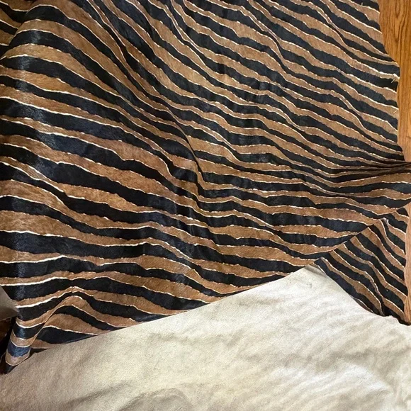 Large Hair-on (short pile) Tiger Stripes Pattern Leather cutting - Picture 5 of 5